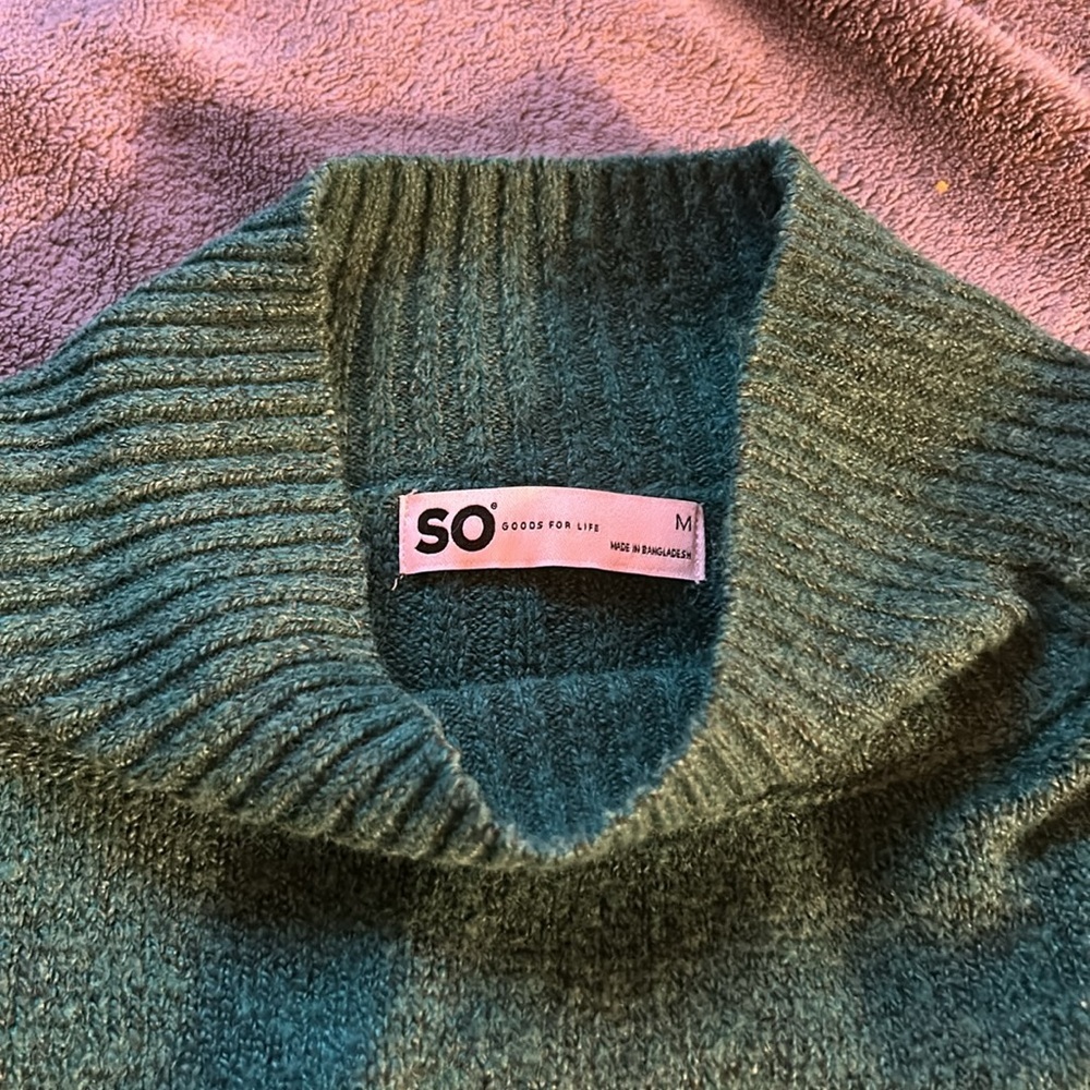 SO Green Turtleneck Sweater Size Medium - Picture 3 of 5